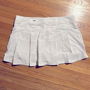 Lululemon white pleated pace rival mid-rise skirt